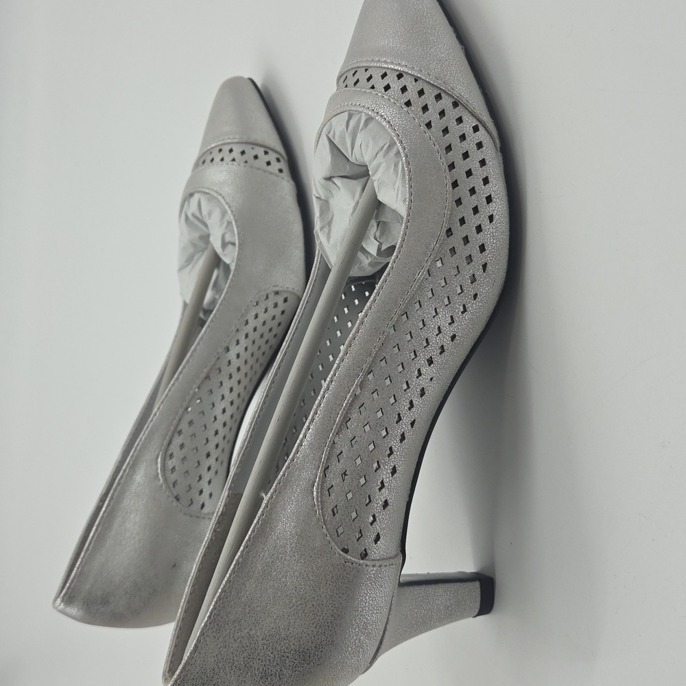 Easy Street Women's Ansen Silver Kitten Heels - Picture 14 of 16